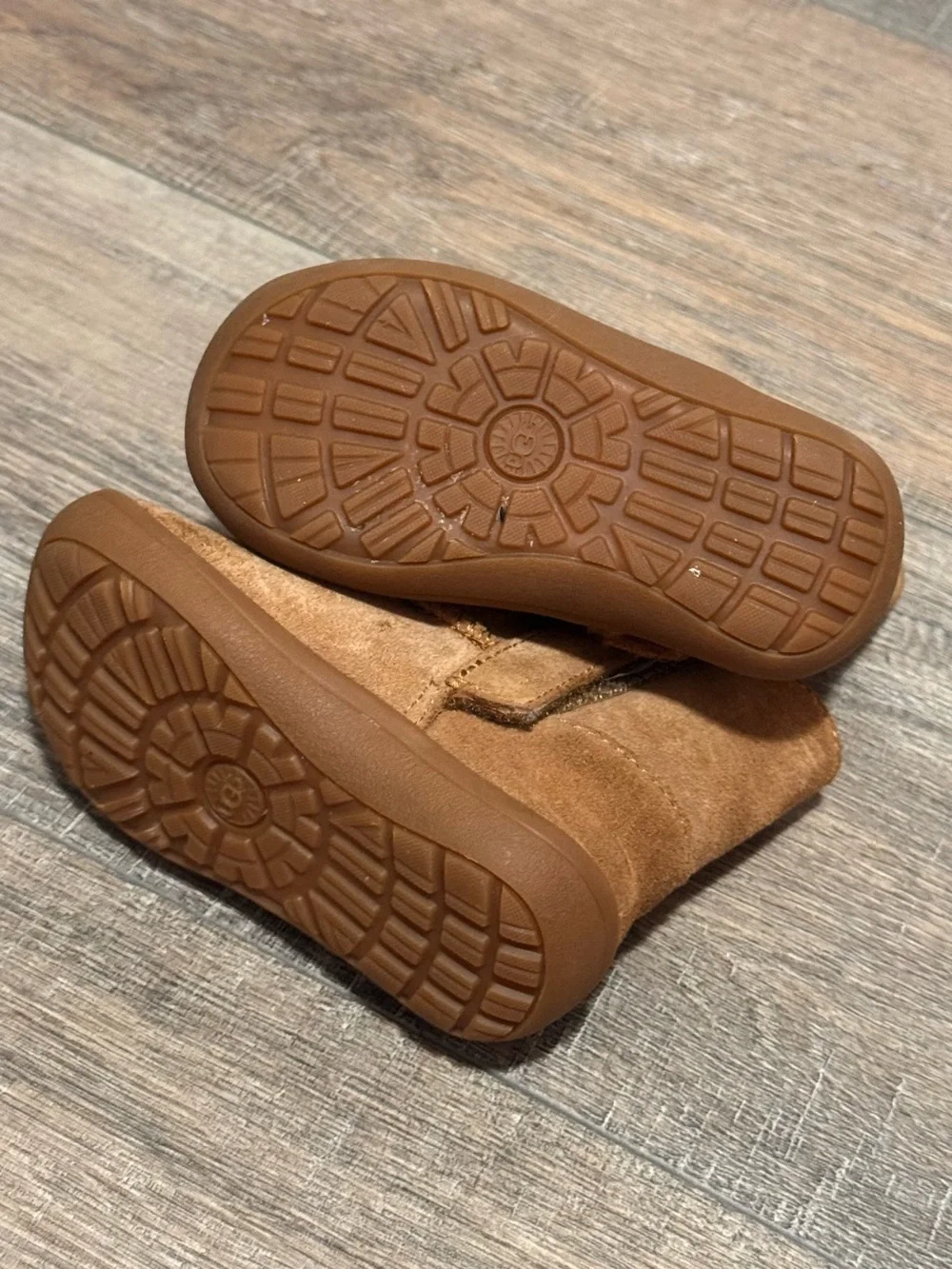UGG Kids Chestnut Suede Shearling-Lined Boots